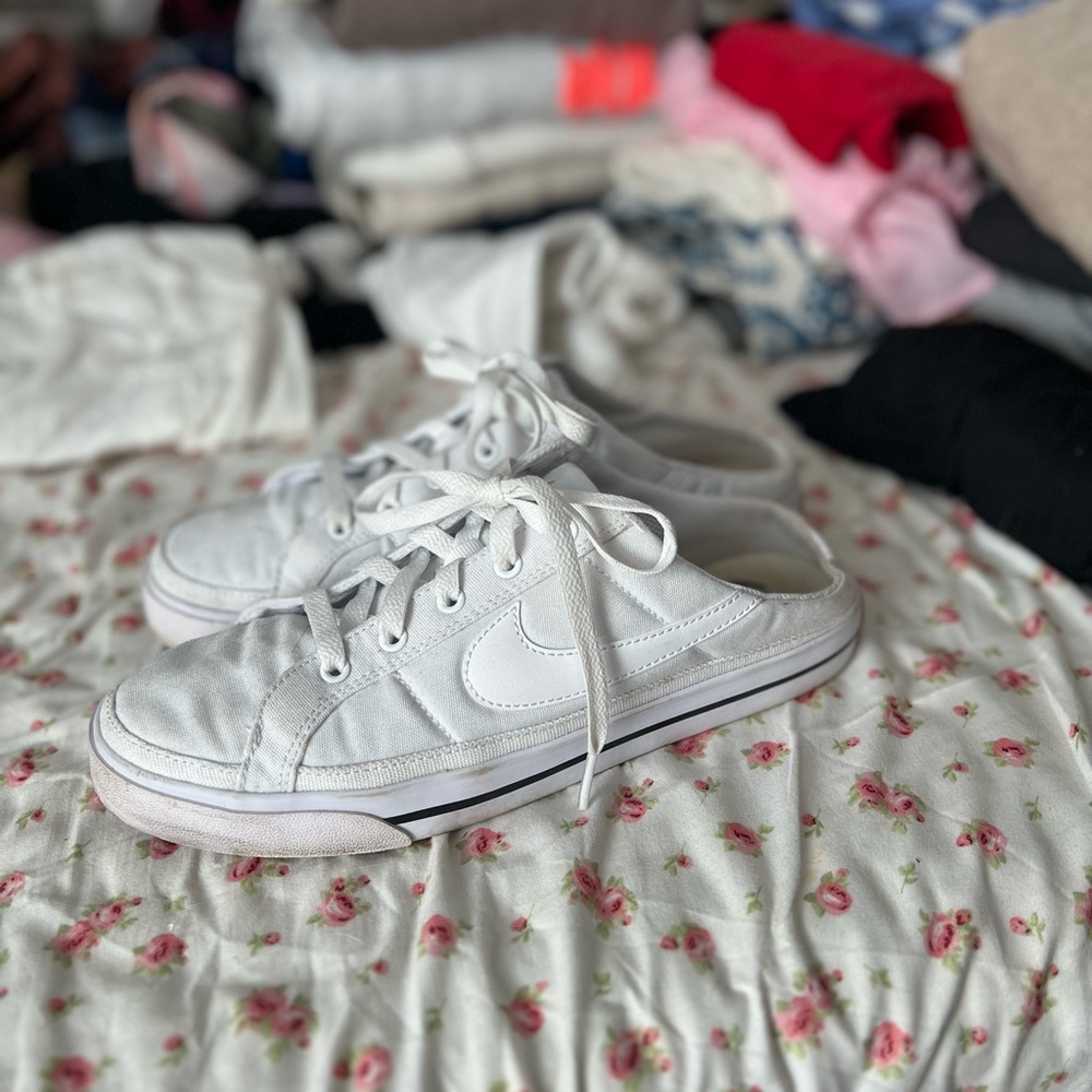 Slip on Nike shoes